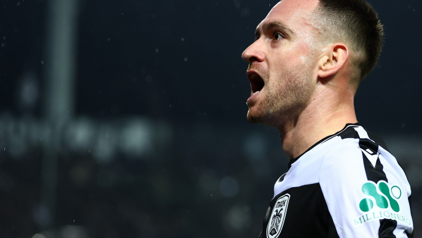 Ολυμπιακός-ΠΑΟΚ: Πρόβλημα με Ζίβκοβιτς, έφυγε για τα αποδυτήρια-Στη θέση του ο Μπιάνκο