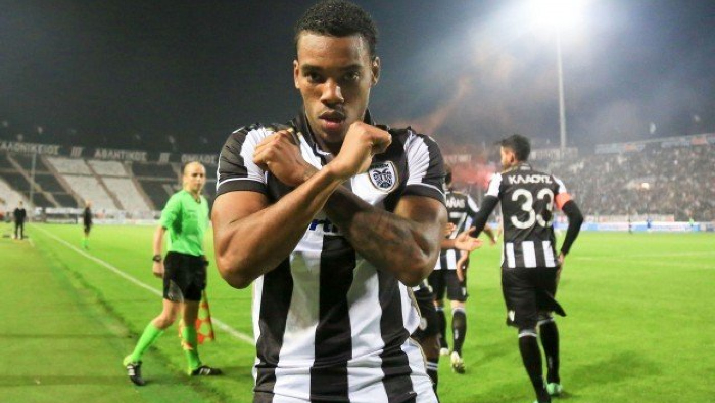 Ο     Ροντρίγκεζ    από   το   γήπεδο   στο ταμείο…