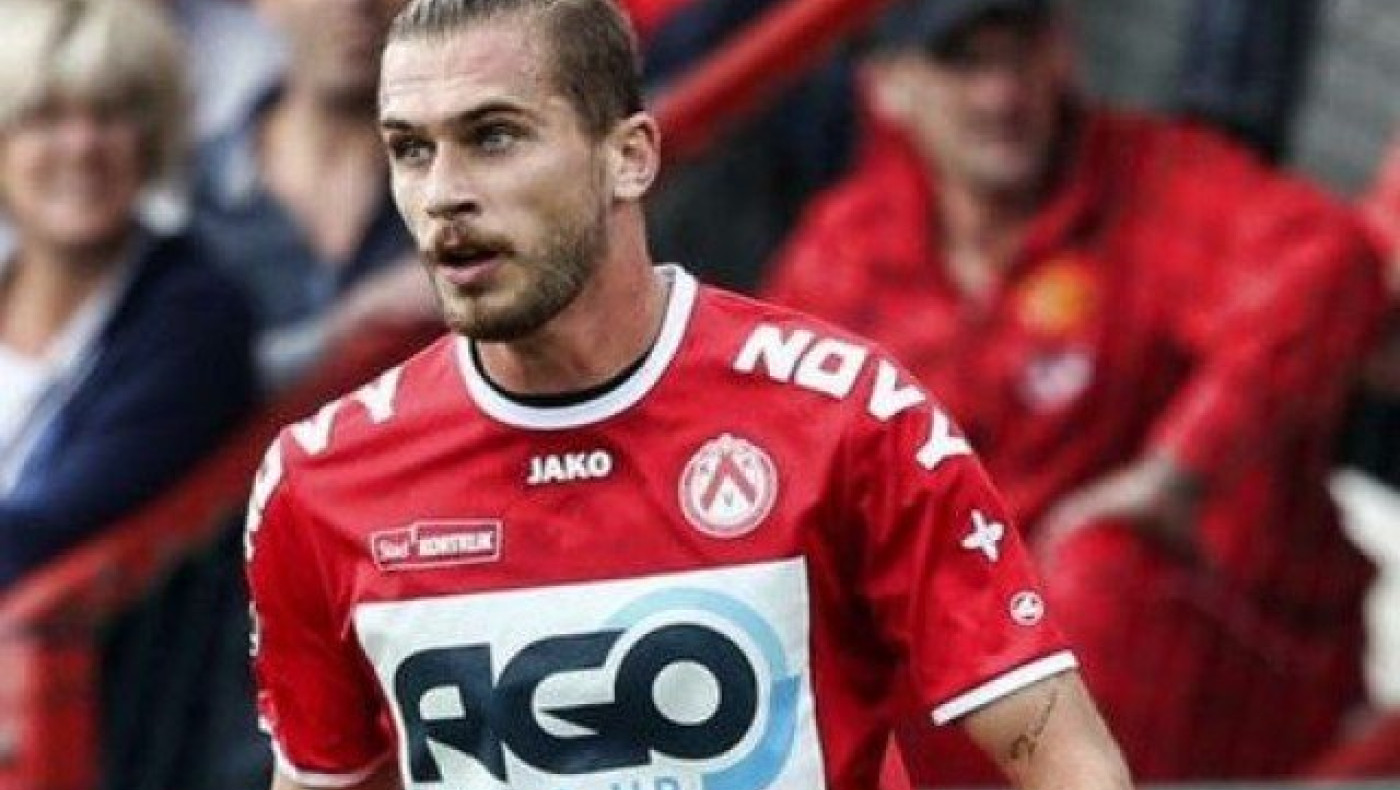 Αυτή είναι η νέα φανέλα       του Σάκη Παπάζογλου με τη Ρόντα  !(pic)