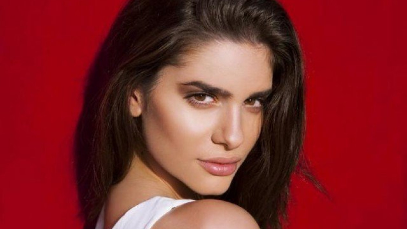 Η Ιωάννα     το   νέο αστέρι    των video clips!(pics)