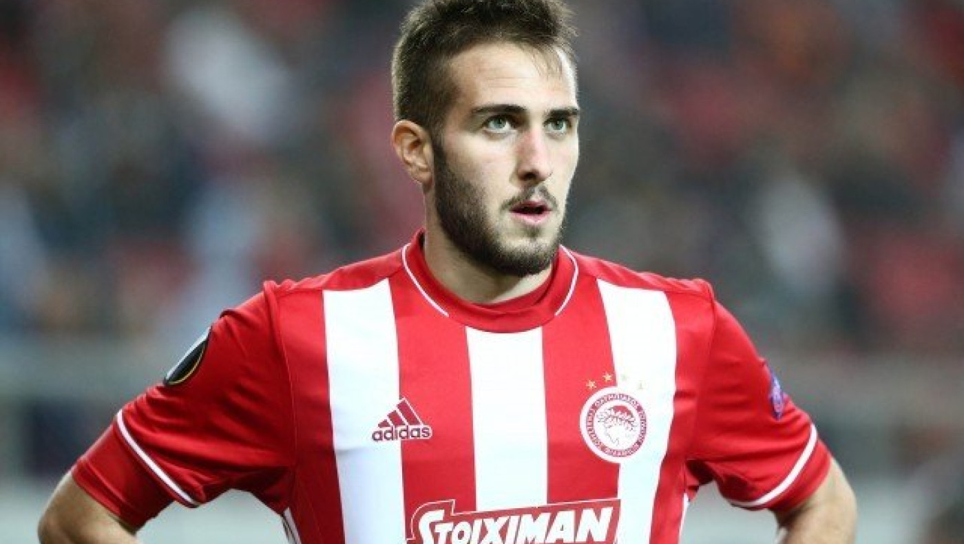 Ο    Θρύλος  βγάζει  στο  σφυρί  όλα τα ασημικά του