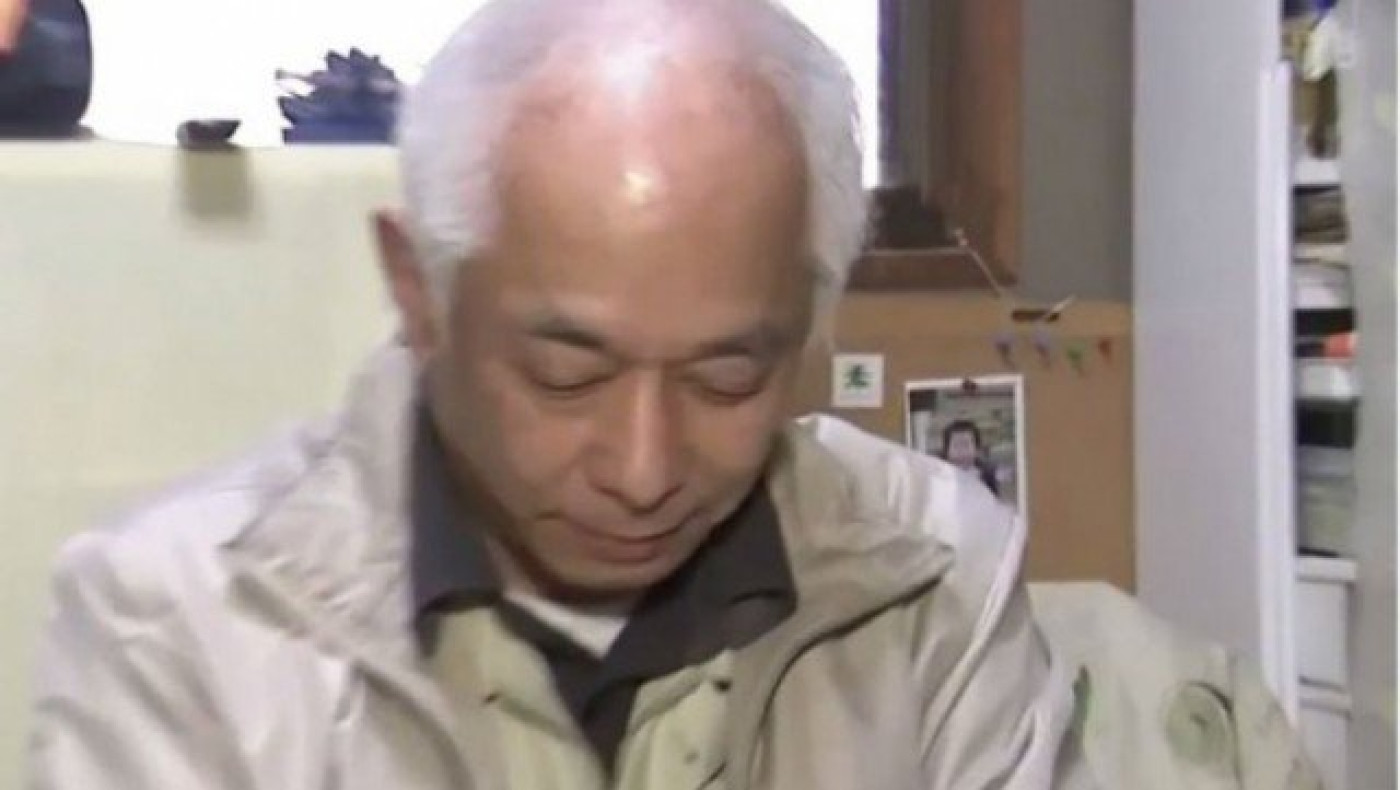 Έχει να μιλήσει        στη γυναίκα του 10 ολόκληρα χρόνια!