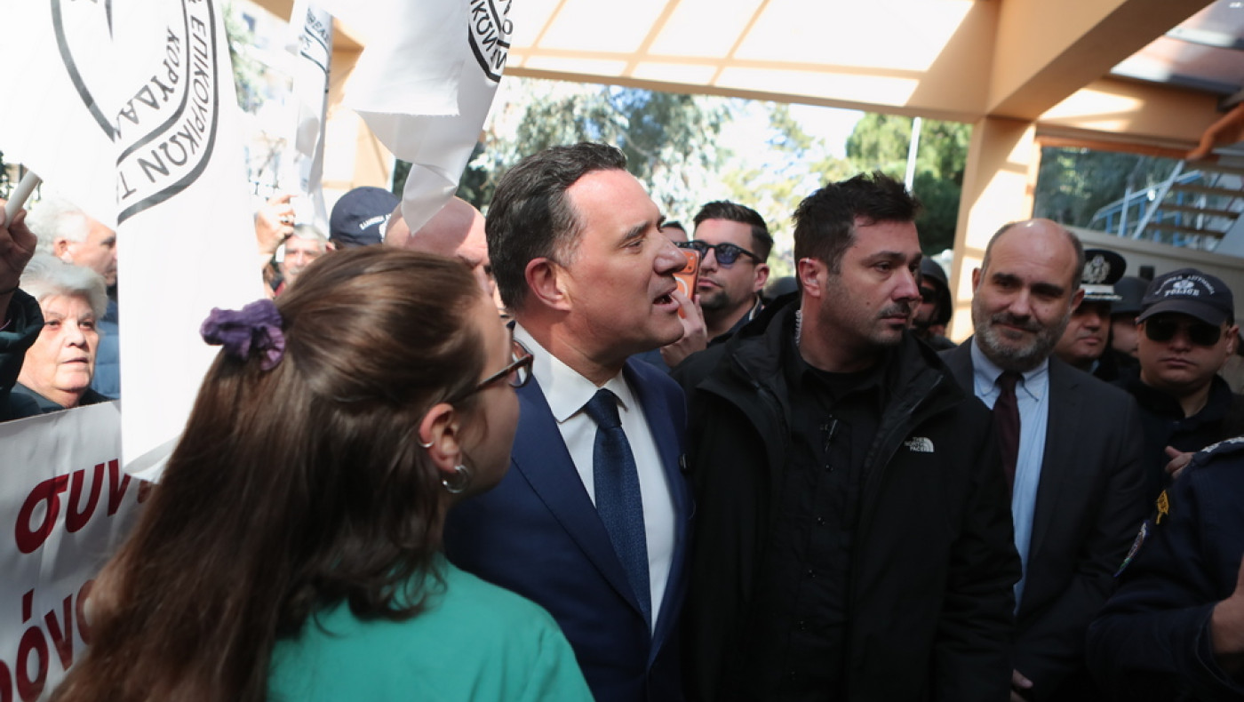 Ελληνικά Hoaxes διαψεύδουν Άδωνι: «Δεν τεκμηριώνεται ότι τον χτύπησε ο γιατρός του Κρατικού Νίκαιας»