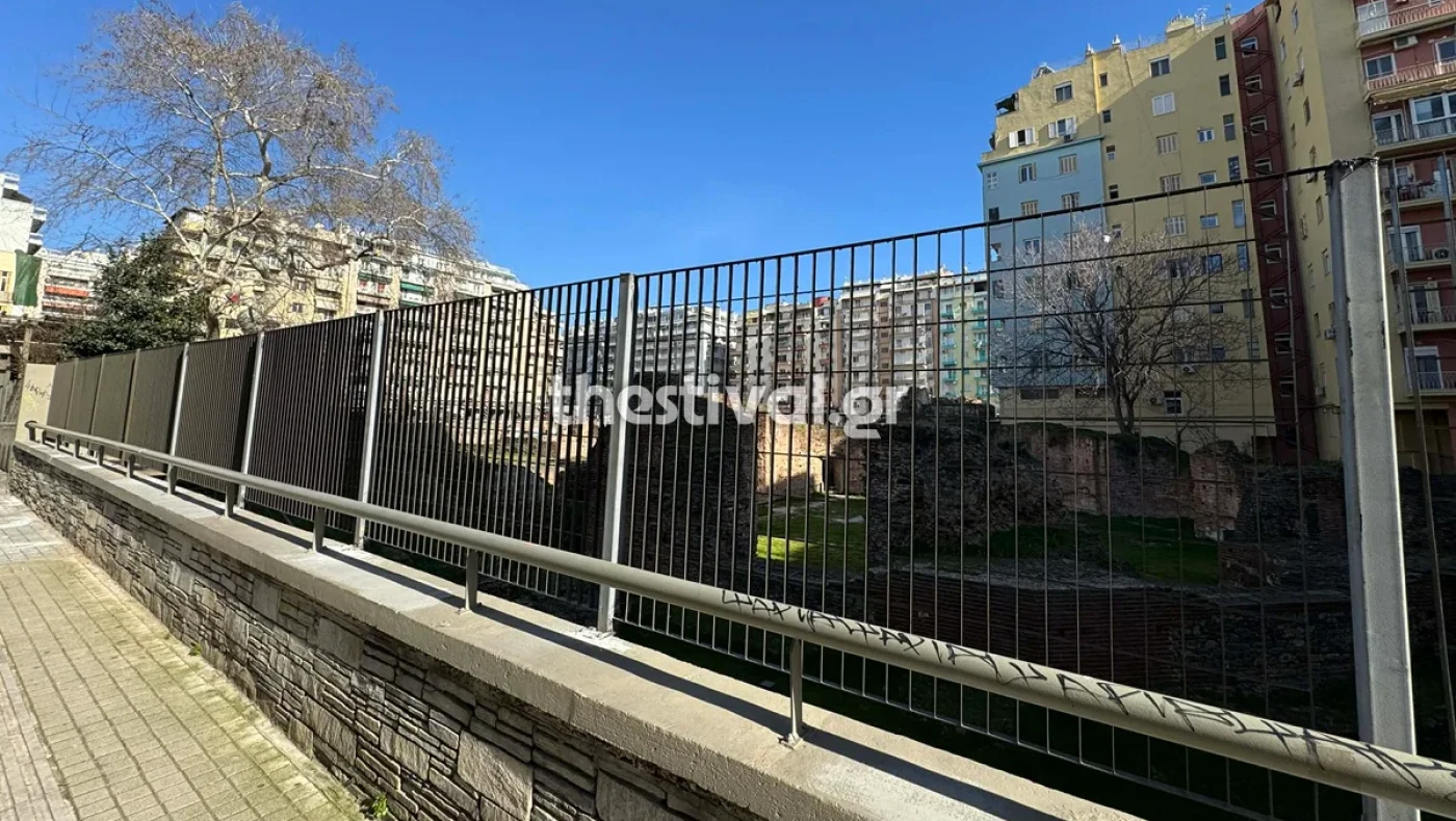 Επανατοποθέτηση κιγκλιδωμάτων στο Ανάκτορο του Γαλέριου στο κέντρο της Θεσσαλονίκης