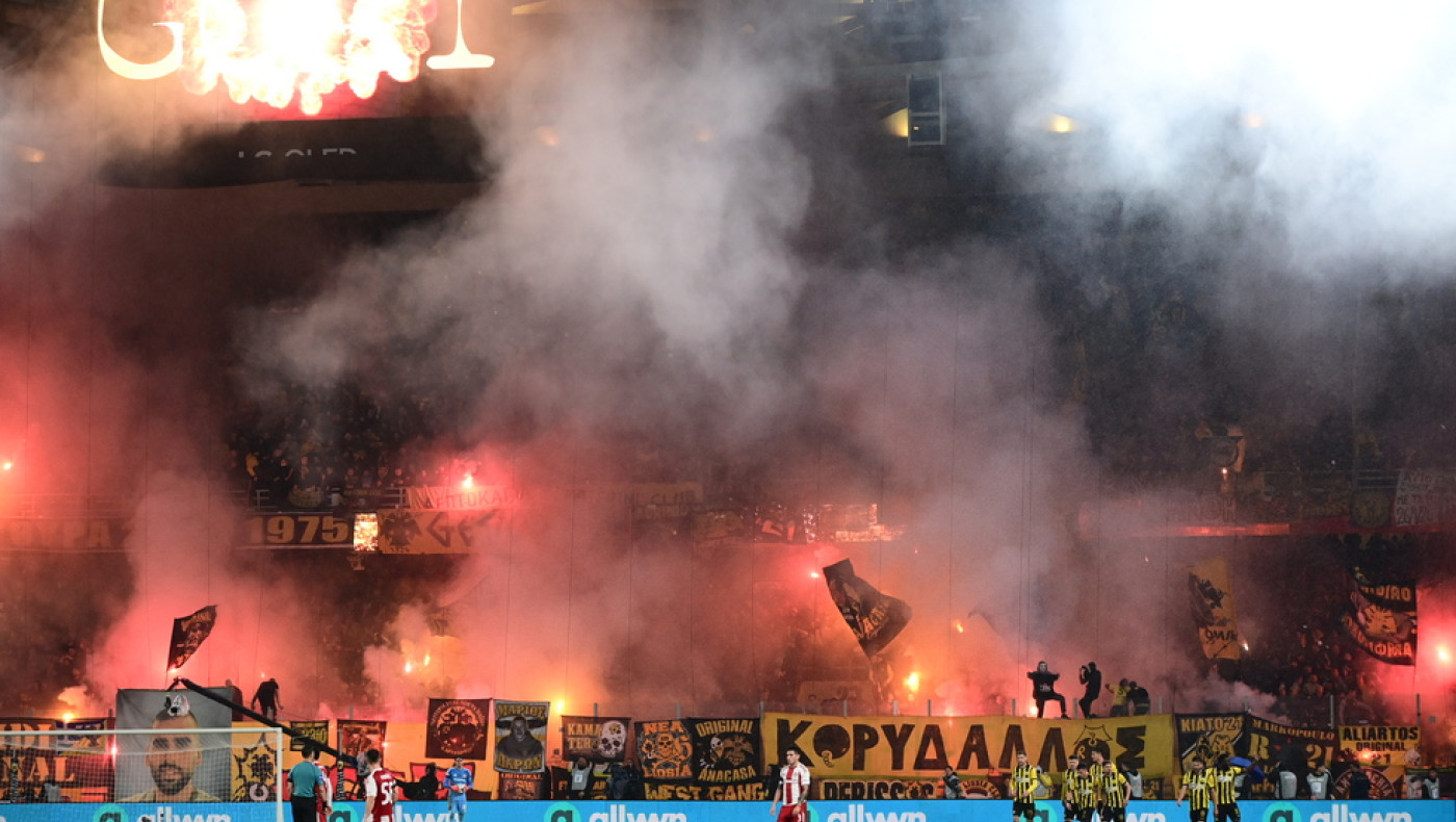ΔΕΑΒ: Διετής αποκλεισμός στους οπαδούς της ΑΕΚ για ρίψη ομπρέλας στο ντέρμπι με τον Ολυμπιακό