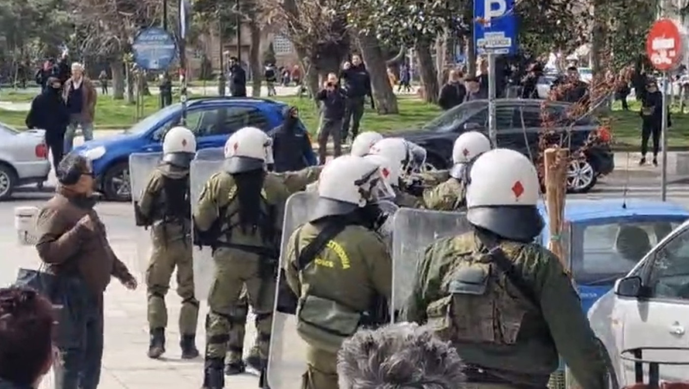 Θεσσαλονίκη: Ένταση μεταξύ αντιεξουσιαστών και αστυνομικών στη συγκέντρωση για τα Τέμπη