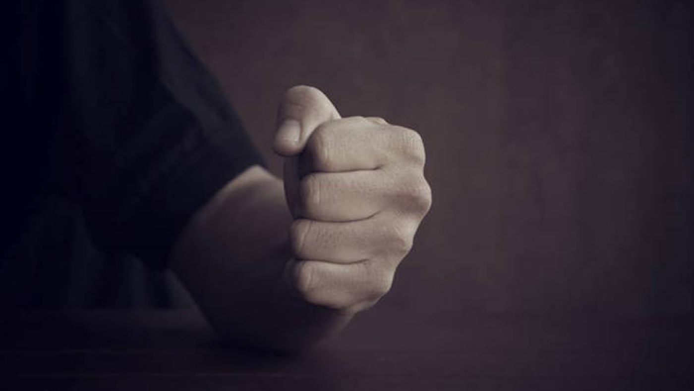 Απίστευτη κακοποίηση στη Θεσσαλονίκη: «Τη χτυπούσε με σίδερα και σκουπόξυλο»