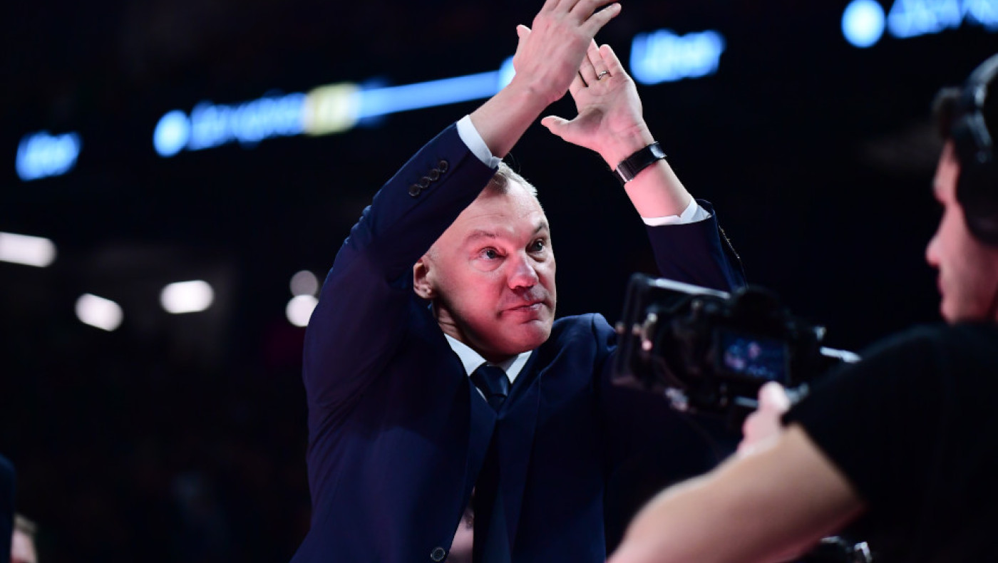 Οι παίκτες της Φενέρμπαχτσε ευχήθηκαν στον Σάρας με φατούρο και λαβή πάλης (vid)