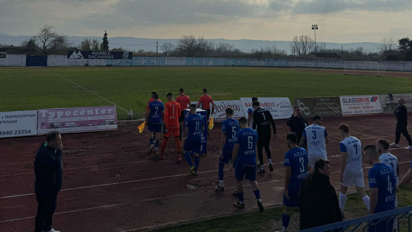 Επεισόδια στο ντέρμπι ΑΠΕΛ-ΑΕ Φιλύρου: Τραυματισμός παίκτη των φιλοξενούμενων και χαμός στις κερκίδες