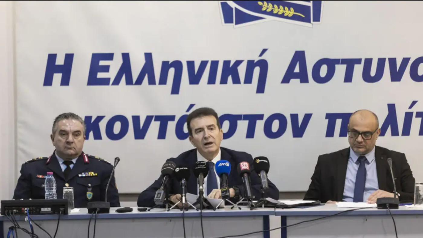 Όταν τις συντριπτικές αποδείξεις τις χαρακτηρίζεις απλές ενδείξεις, κινδυνεύεις να θεωρηθείς αναξιόπιστος