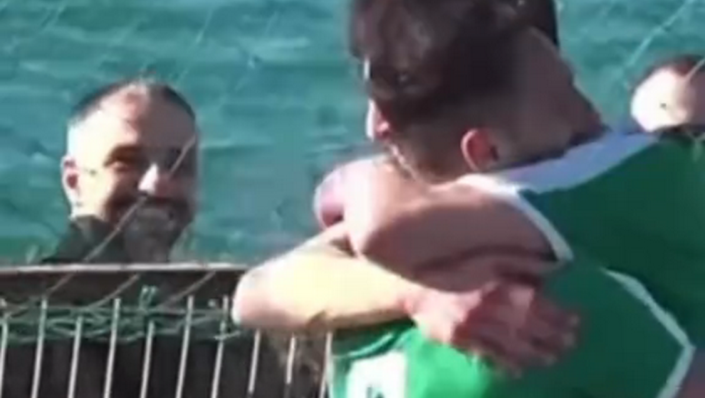 Τρελή στιγμή στην ΕΠΣΜ: Έβαλε γκολ και πανηγύρισε μαζί με τον… ΛΕΞ