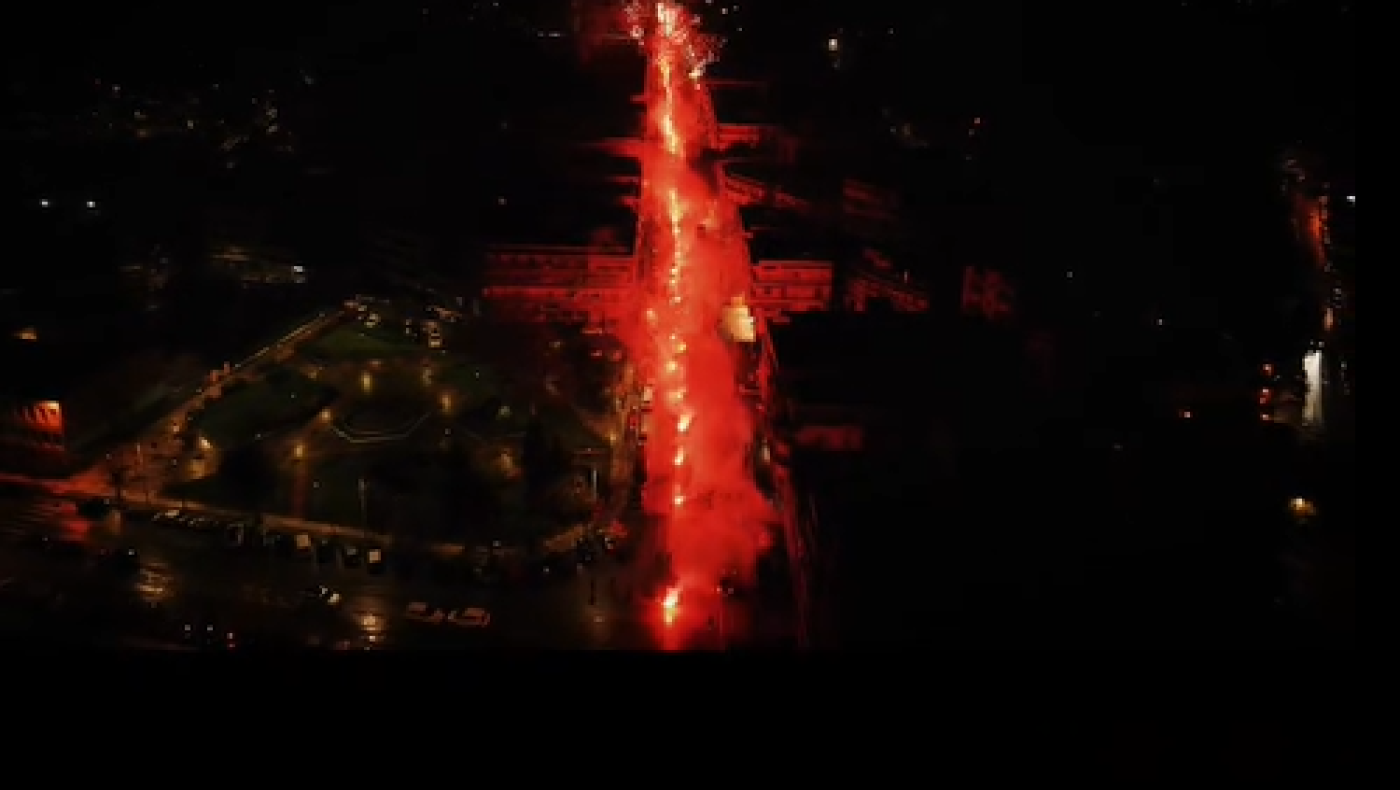 Δυνατά... πιο δυνατά «χρόνια πολλά αγάπη μου γλυκιά»