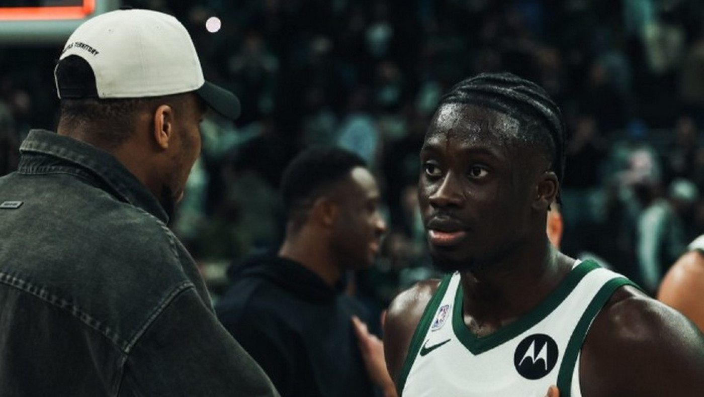 Ο Άλεξ άνοιξε λογαριασμό στο ΝΒΑ και ο Γιάννης Αντετοκούνμπο το χάρηκε διπλά