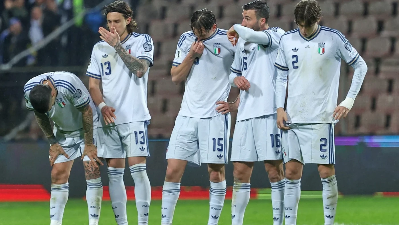 Οπαδοί πέταξαν αυγά στα κεντρικά γραφεία της ομοσπονδίας της Ιταλίας μετά τον οδυνηρό αποκλεισμό