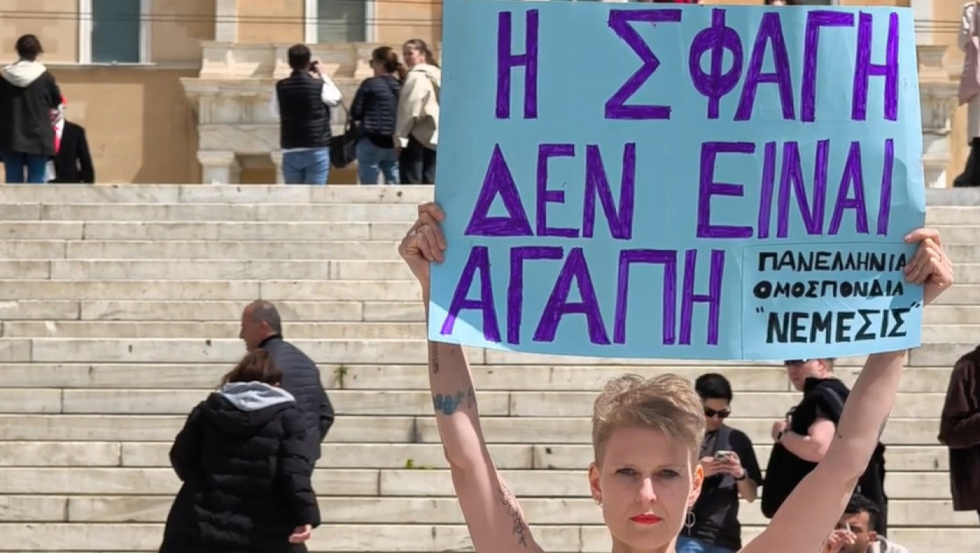 «Η σφαγή δεν είναι αγάπη»: Διαμαρτυρία βίγκαν ακτιβιστών στο Σύνταγμα για το Πάσχα