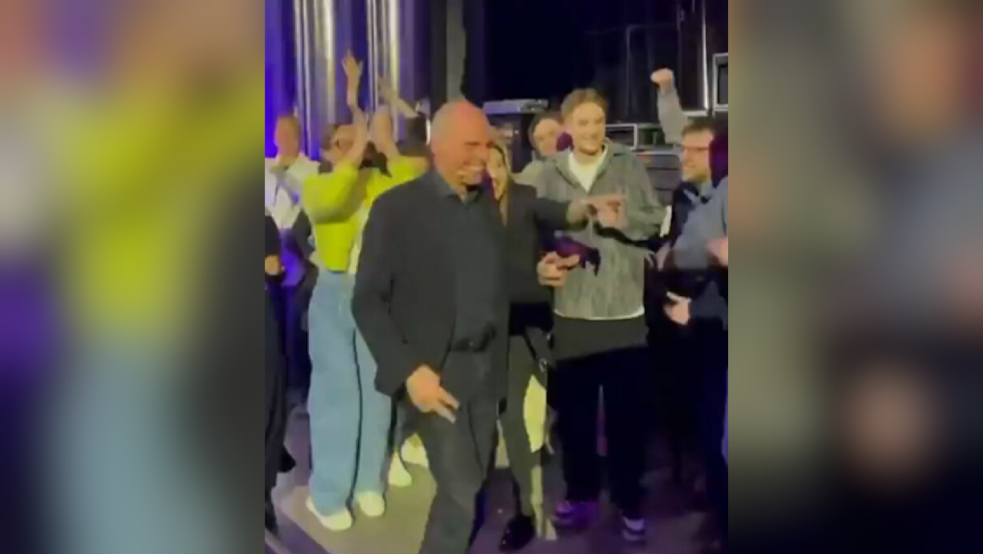 Τα «'σπασε» με το viral χιτ του ο Βαρουφάκης στη Μόσχα