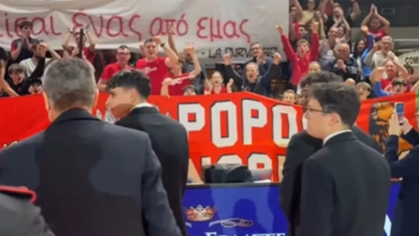 Αποθέωση Πρίφτη: Πανό... αλά ελληνικά των φίλων της Ρετζιάνα