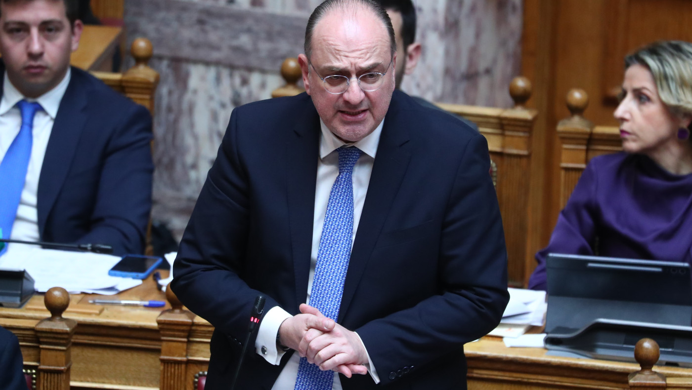 Ρυπαρό retweet Λαζαρίδη για Μπακογιάννη μετά την παραίτηση: «Ας φάει σοκολατάκι»