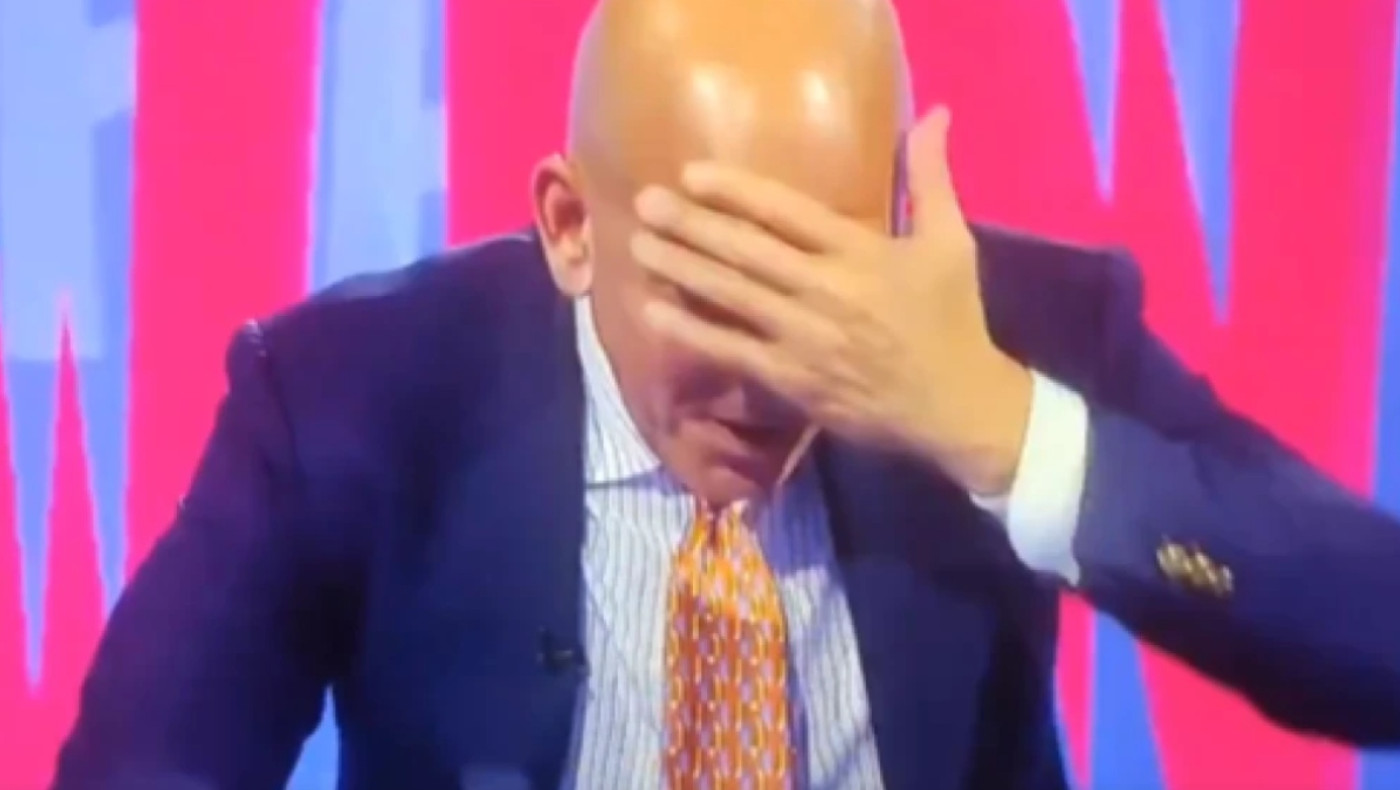 Ο Ντι Κάνιο χτυπάει το κεφάλι του σε live εκπομπή