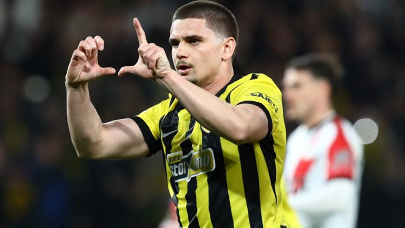 Με εύστοχη εκτέλεση πέναλτι του Μαρίν η ΑΕΚ κάνει το 2-0 κόντρα στη Ράγιο Βαγιεκάνο