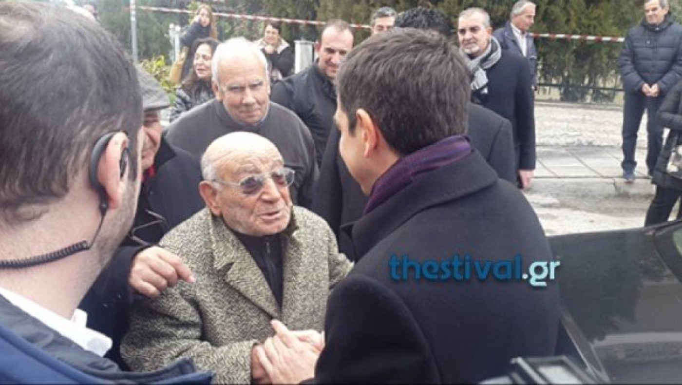 Θεσσαλονίκη: 92χρονος περπάτησε 3 χλμ. για να δει τον Τσίπρα! (ΒΙΝΤΕΟ)