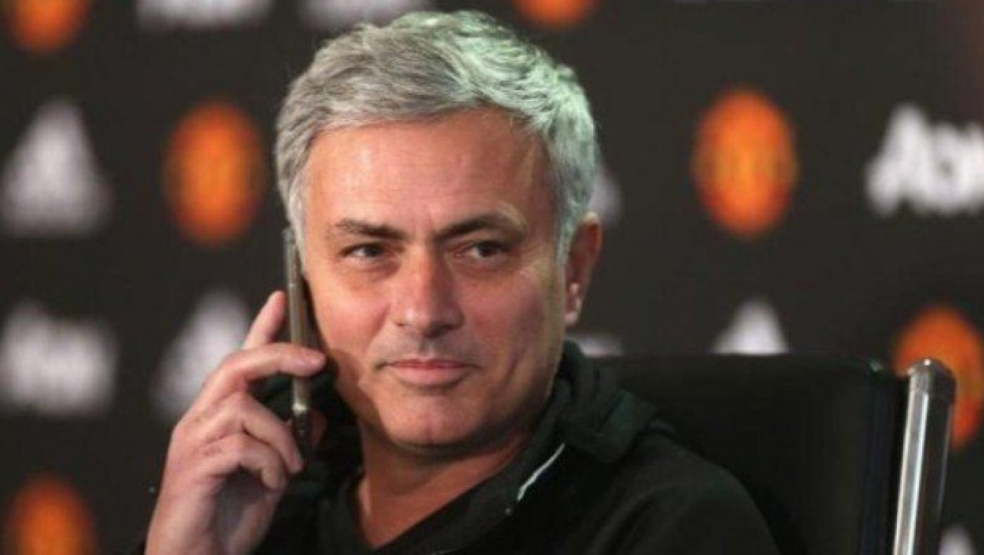 ΕΠΙΚΟΣ Μουρίνιο: Απάντησε το τηλέφωνο δημοσιογράφου στη συν. Τύπου(vd)