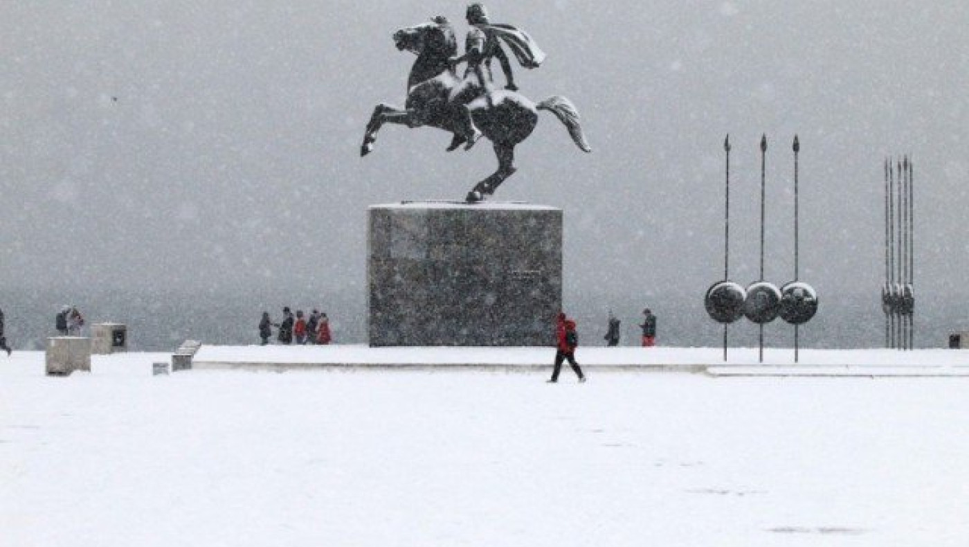 Θεσσαλονίκη: Ο… «χαλαρός» χιονάνθρωπος που έγινε viral!    (ΦΩΤΟ)