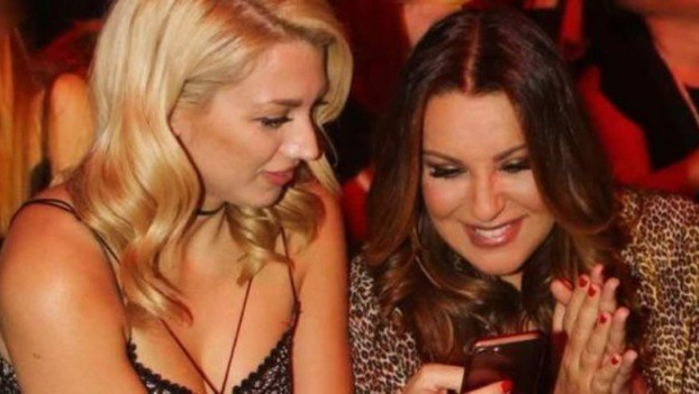 Το μίνι της Κωνσταντίνας Σπυροπούλου στα μπουζούκια (pics)