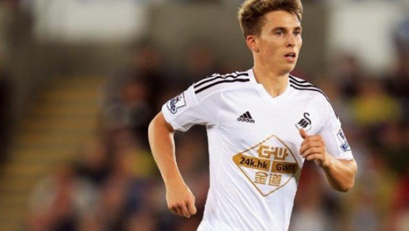 Ο Τόμας           Κάρολ        υπέγραψε     στη Σουόνσι