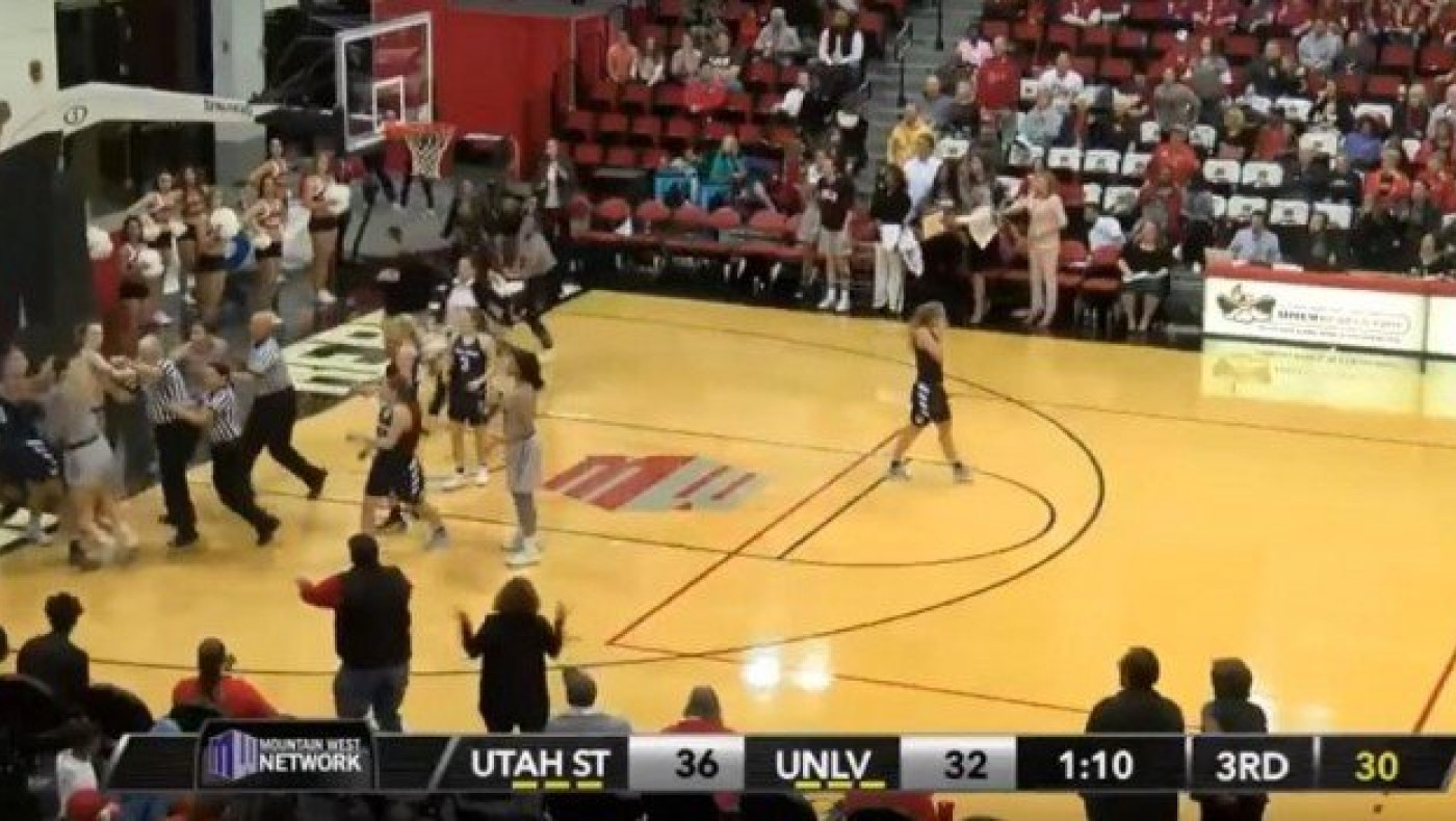 Απίστευτο ξύλο σε γυναικείο αγώνα μπάσκετ        (vid)