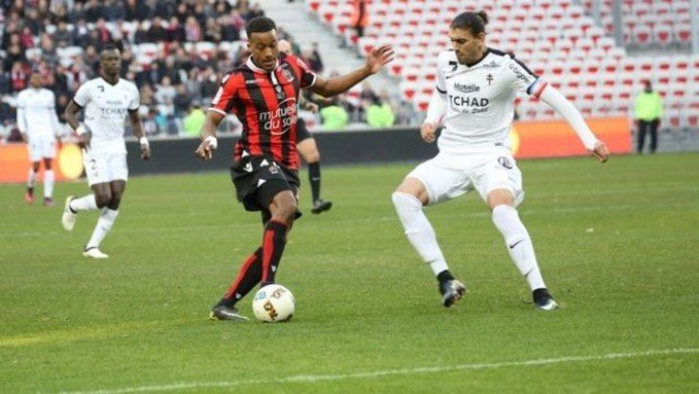 Νέα           γκέλα            της                 Νις