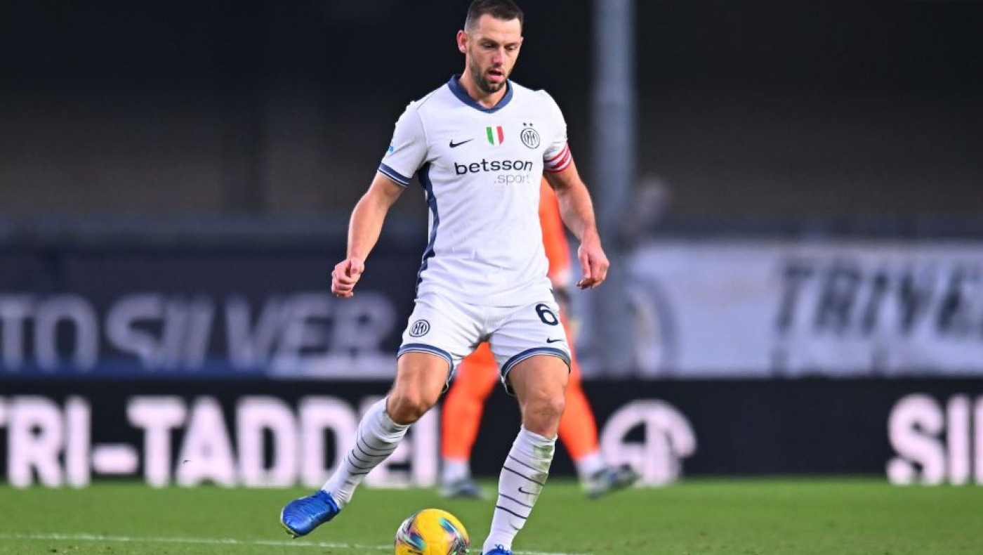 Σενάρια για Ντε Φράι: «Μάχη» Ολυμπιακού–Μπενφίκα για τον έμπειρο στόπερ