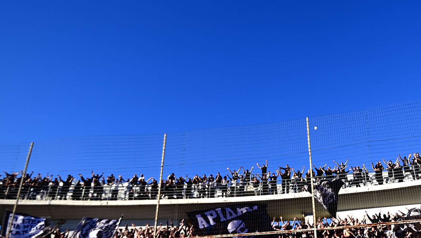 Εντυπωσιακή ατμόσφαιρα στο Πανθεσσαλικό από τους φίλους ΠΑΟΚ και ΟΦΗ