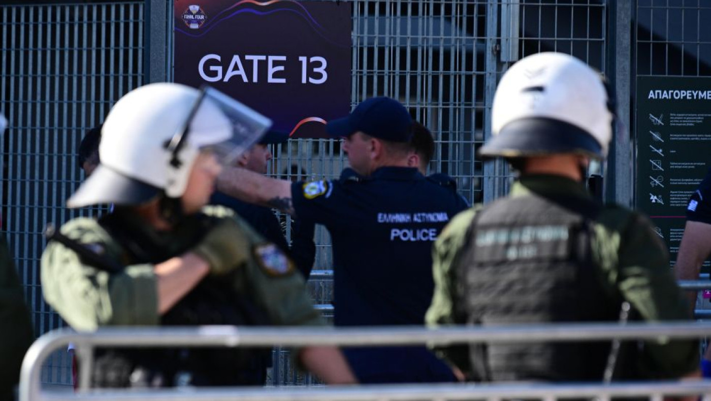 Ένταση πριν τον τελικό στο ΟΑΚΑ – Επεισόδια και επέμβαση της αστυνομίας