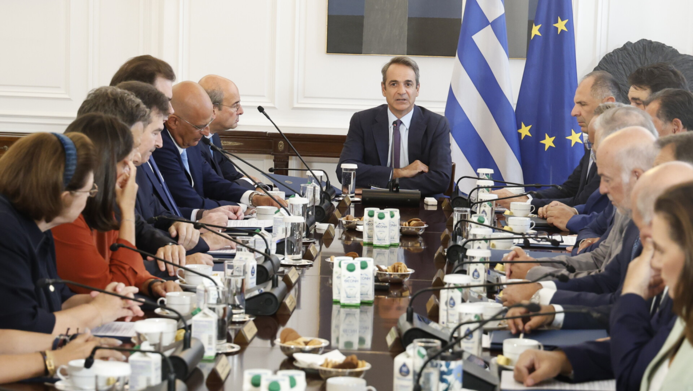 Ο Μητσοτάκης επιστρέφει με ανασχηματισμό από τη Βοστόνη: Ποιοι αντικαθιστούν Κυρανάκη και Ταγαρά
