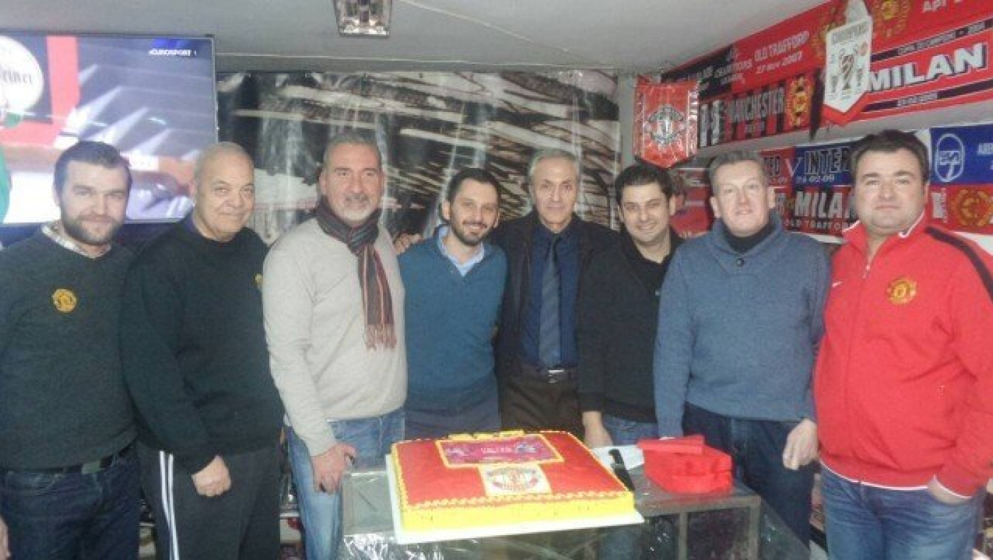 Η κοπή της πίτας για τους φίλους της Γιουνάιτεντ στη Θεσσαλονίκη (pcs)