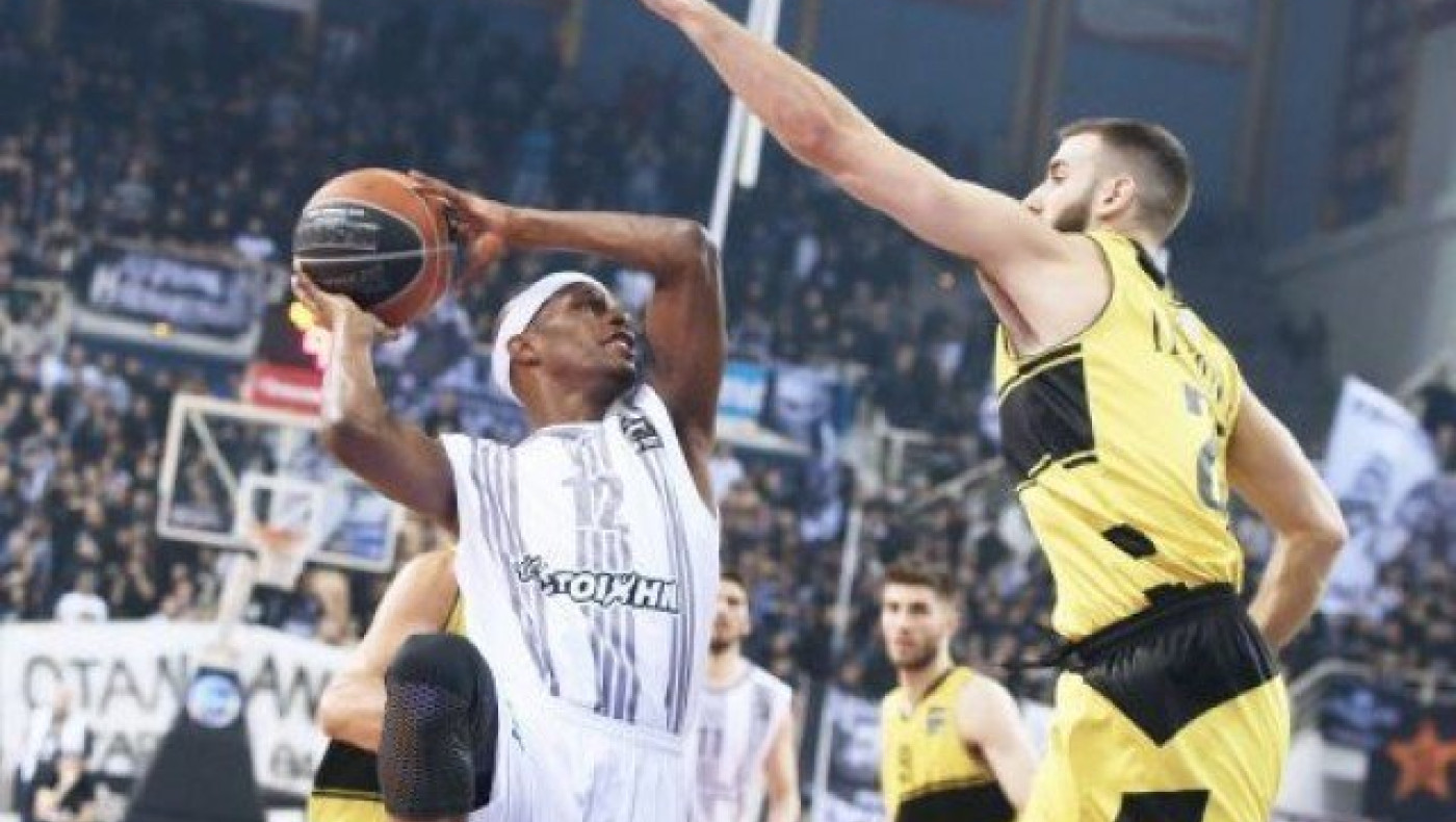 Oι πέντε σέξι ξανθιές που παρακολουθούσαν με προσοχή το ΠΑΟΚ-Άρης (ps)