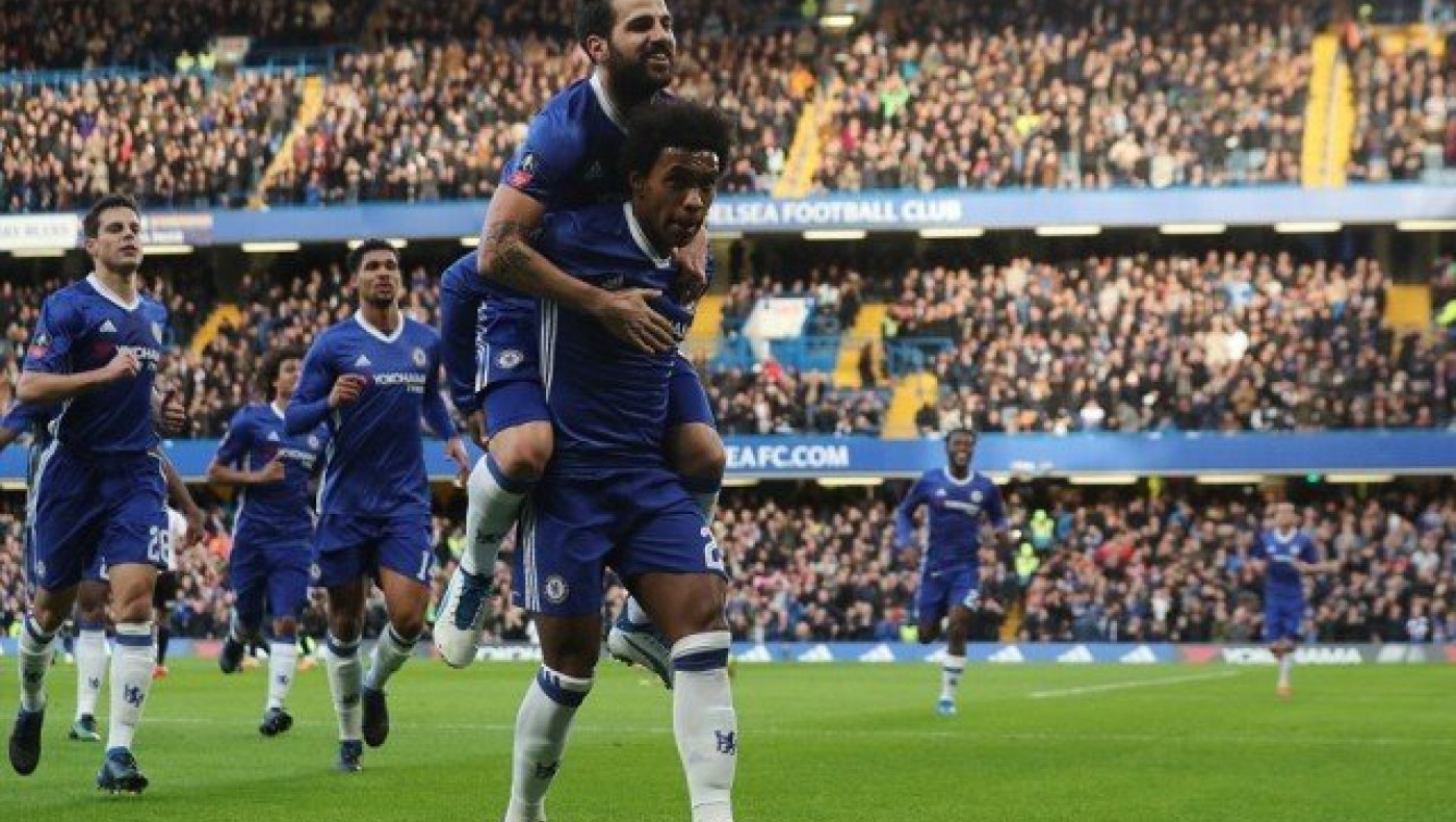 ΕΚΠΛΗΚΤΙΚΗ  εκτέλεση  φάουλ  από  τον  Γουίλιαν  (vid)