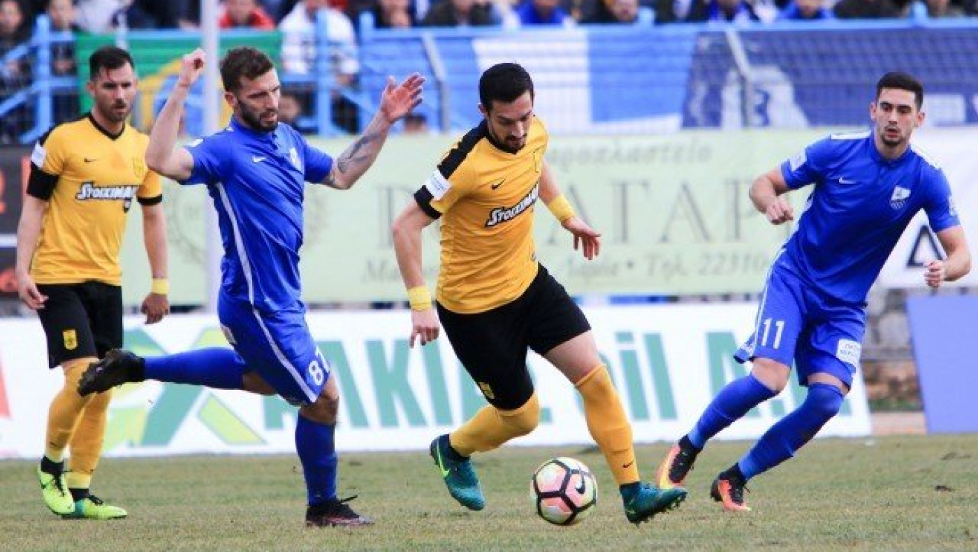 Ο Άρης  κοιτάει  στον...  καθρέφτη  και  πάει  παρακάτω