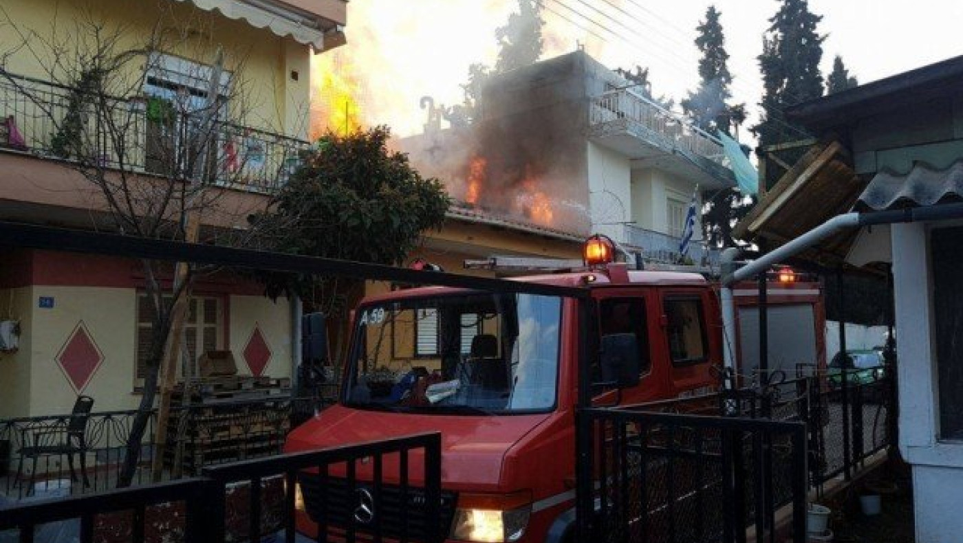 Θεσσαλονίκη - ΕΚΤΑΚΤΟ: Φωτιά σε μονοκατοικία στη Σταυρούπολη (ΒΙΝΤΕΟ)