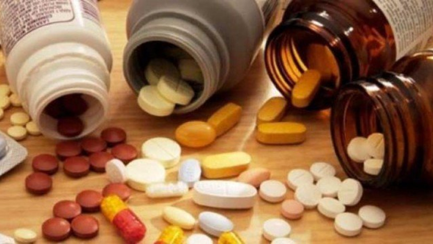 Η        ντόπα     ζει        και           βασιλεύει