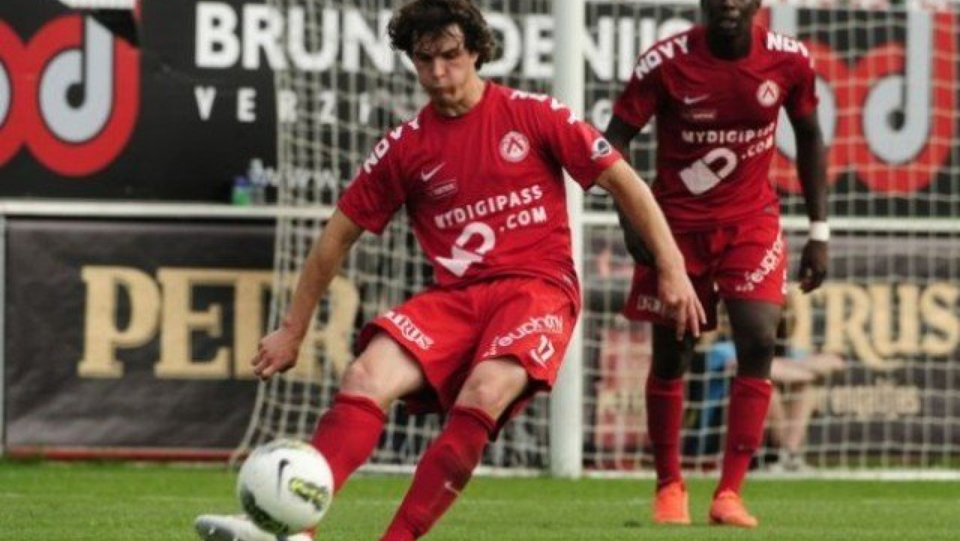 Κοιτάζει Ντε Μετς                                               ο Άρης