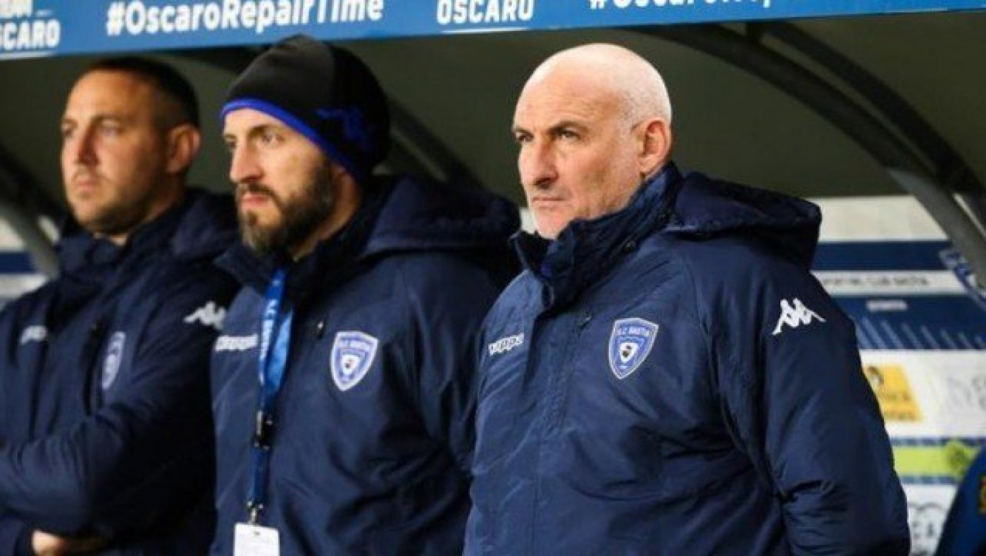 Ο προπονητής της          Μπαστιά ξεσπά κατά Μπαλοτέλι