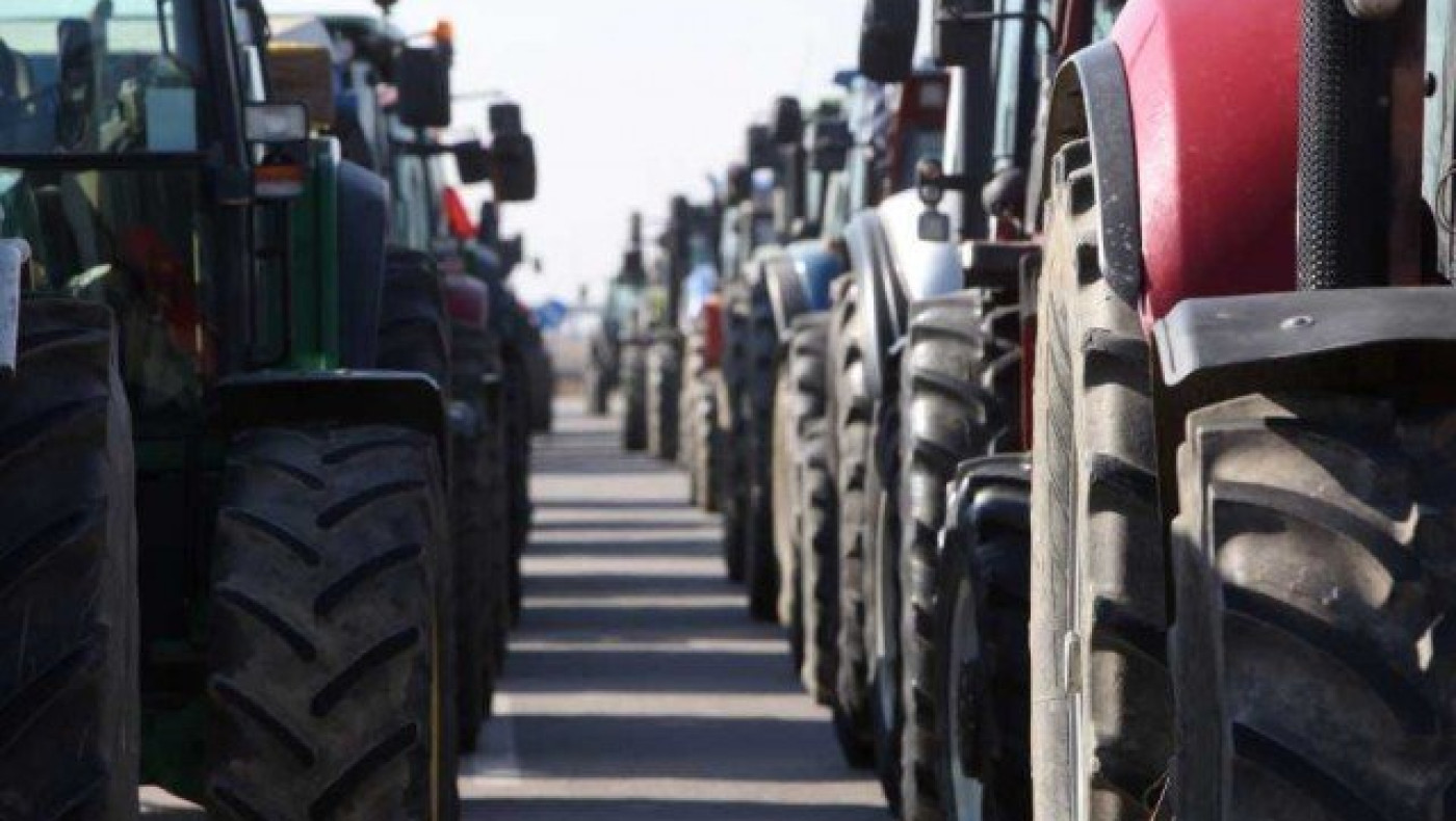 Πλατύκαμπος: Αγρότες έκλεισαν την εθνική οδό & το ρεύμα προς Θεσ/νίκη