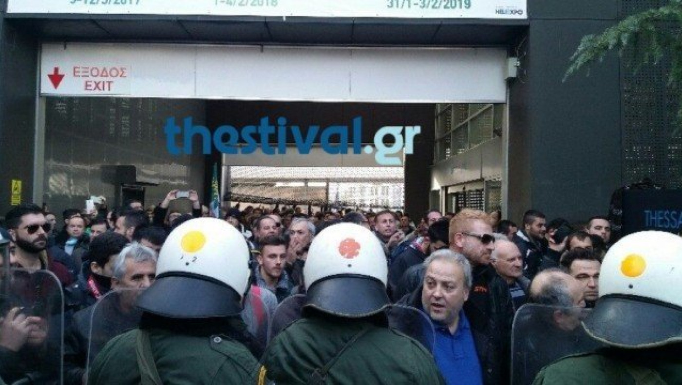 ΕΚΤΑΚΤΟ - Θεσσαλονίκη: Ένταση μεταξύ αγροτών και αστυνομικών (ΒΙΝΤΕΟ)