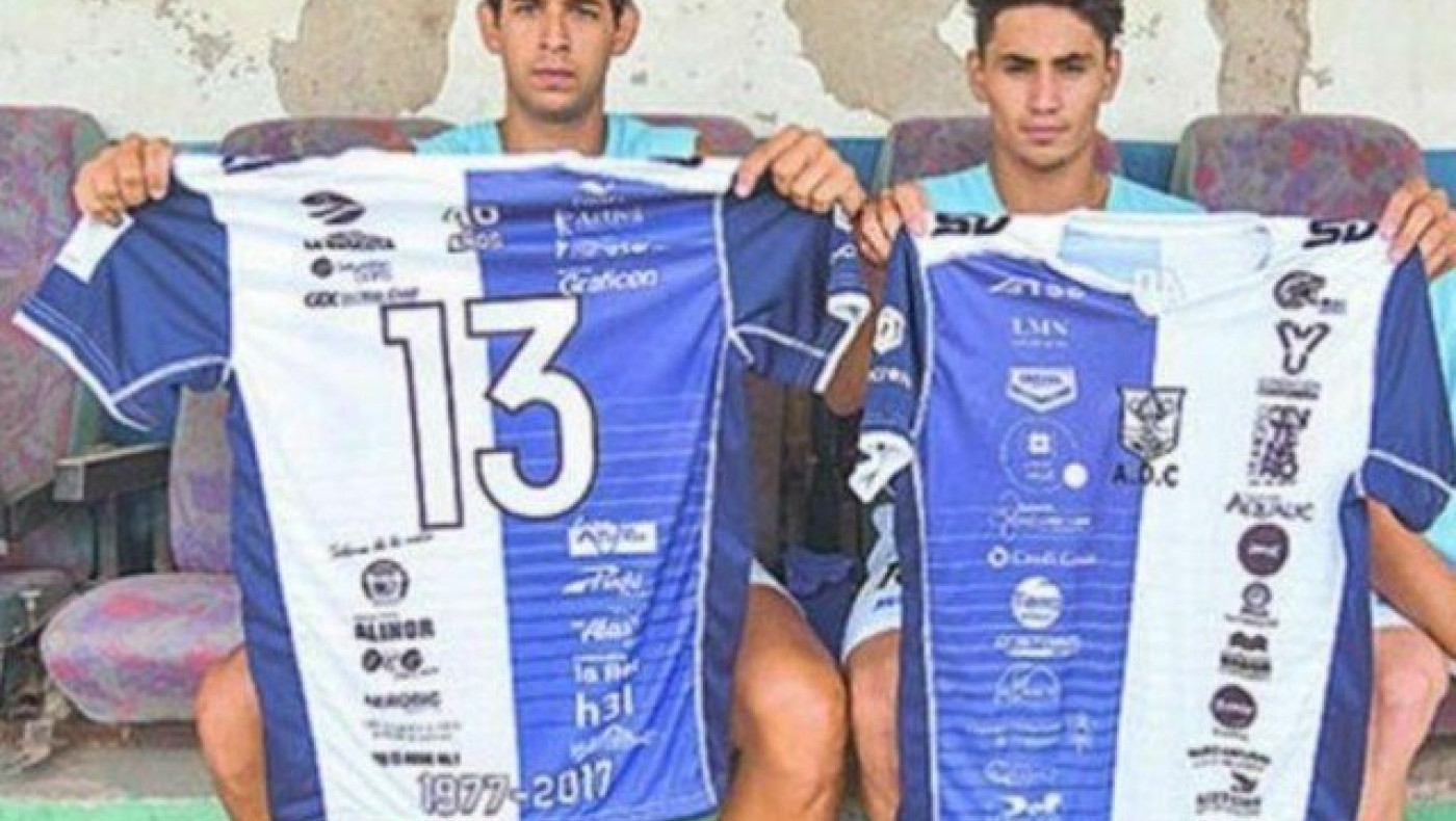 Ομάδα με 50 χορηγούς     παραδίδει μαθήματα μάρκετινγκ