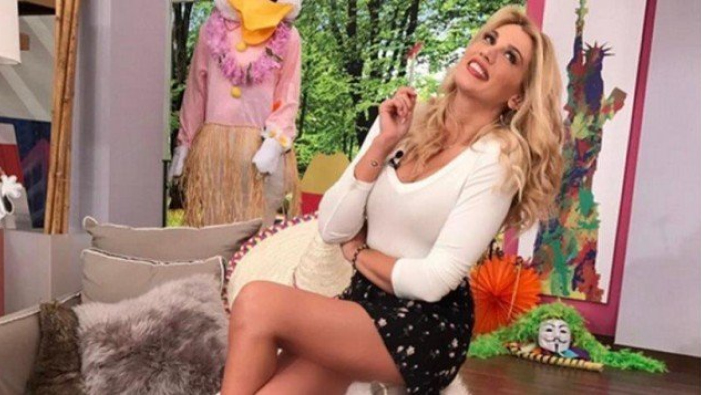 Το       καυτό        μίνι   της          Σπυροπούλου (pic)