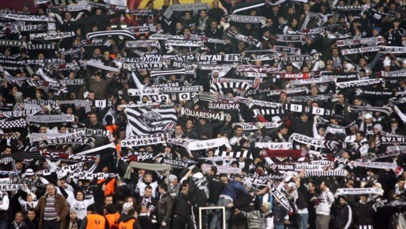 Ξεσάλωσαν οι οπαδοί της Μπεσίκτας με Ολυμπιακό λόγω... ΠΑΟΚ (pics)