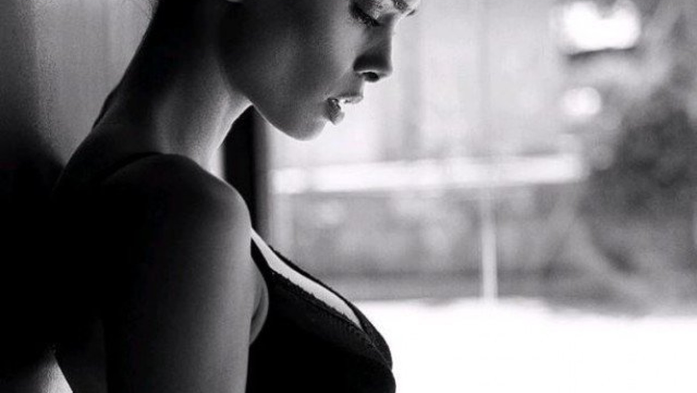 Η σύντροφος του Ντάνι Άλβες τα πέταξε όλα έξω! (Pics)