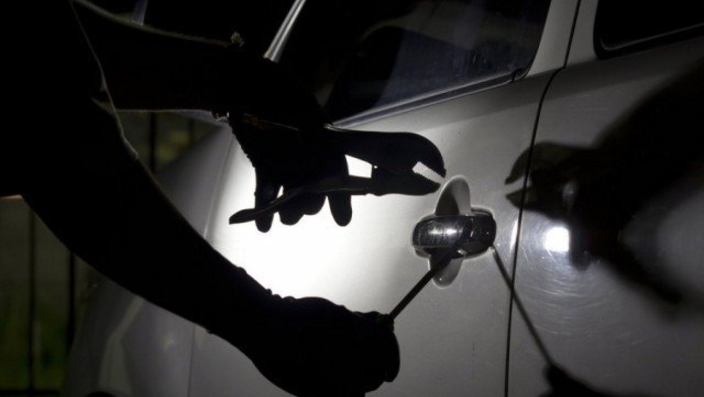 Καλαμαριά: Αυτόφωρες συλλήψεις μελών σπείρας που ξάφριζε αυτοκίνητα